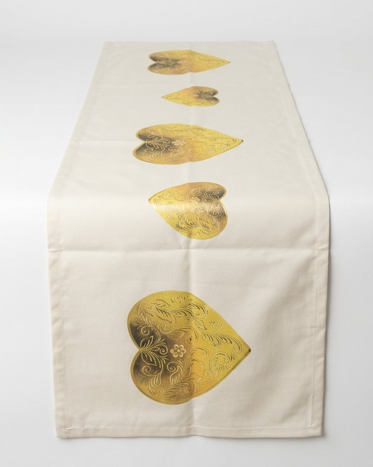 Caminho de mesa Borboleta Dourada estampado em tecido resistente, decorativo e produzido em Portugal.