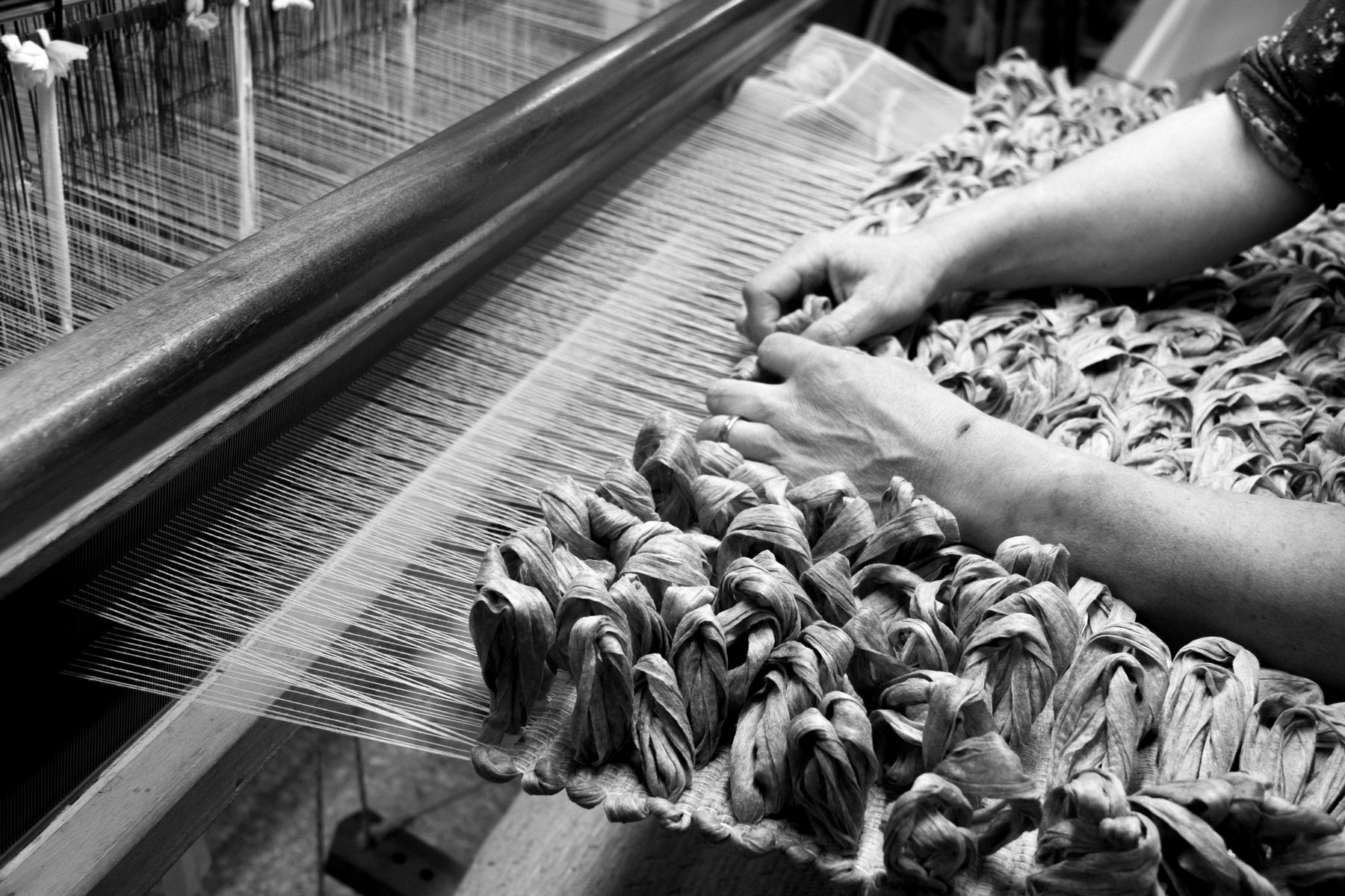 Artisan working on a traditional Vianatece loom