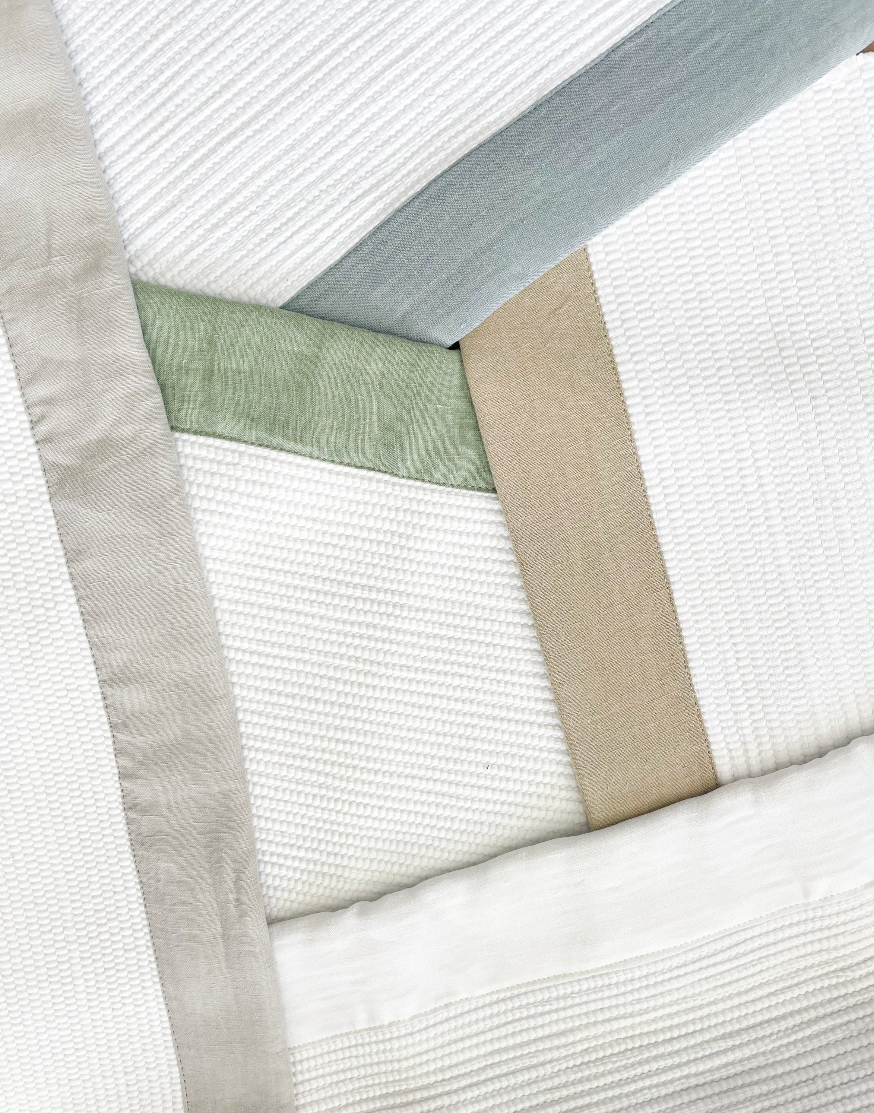 Tapete Branco com Aplicação Linen