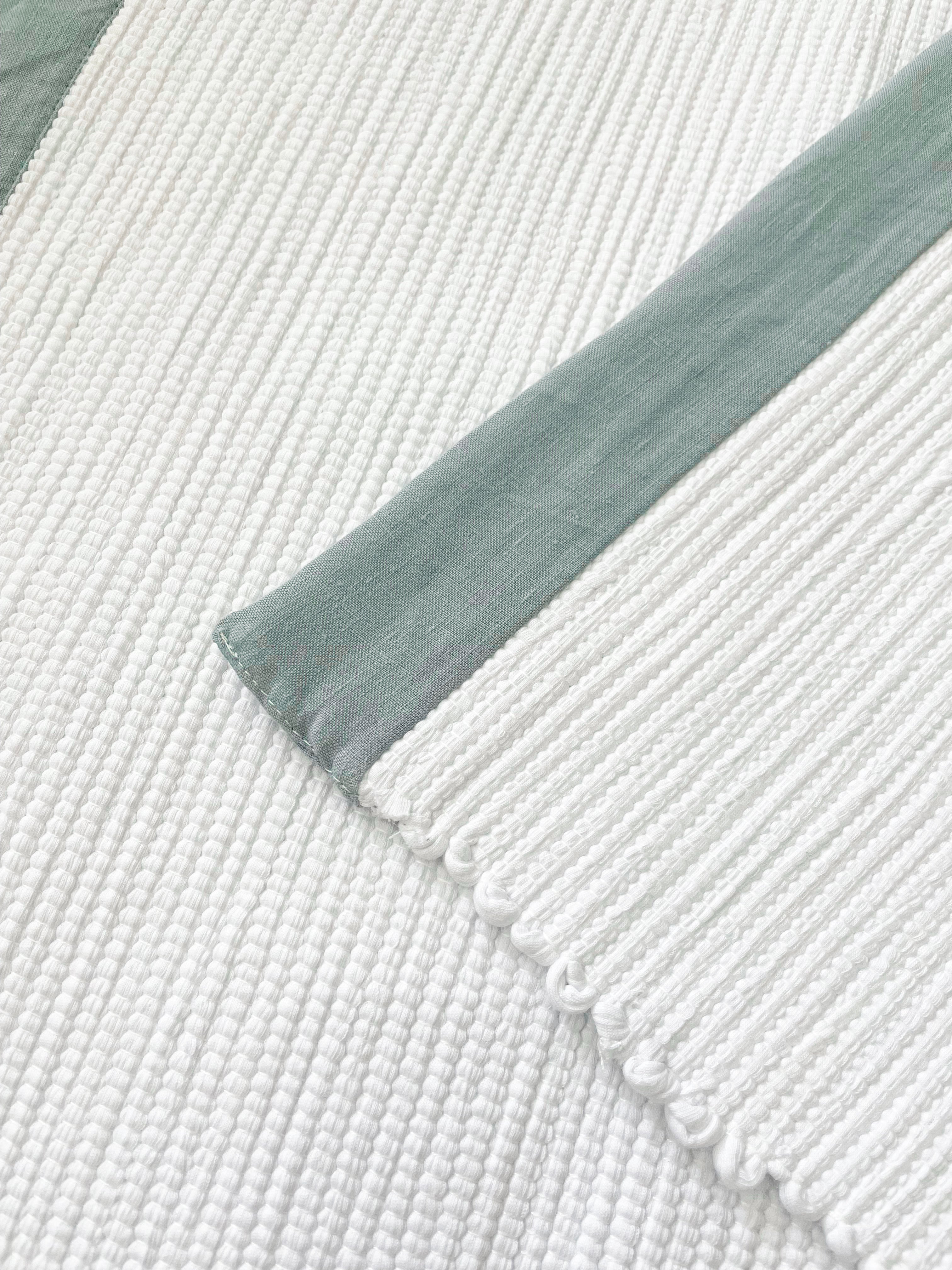 Tapete Branco com Aplicação Linen